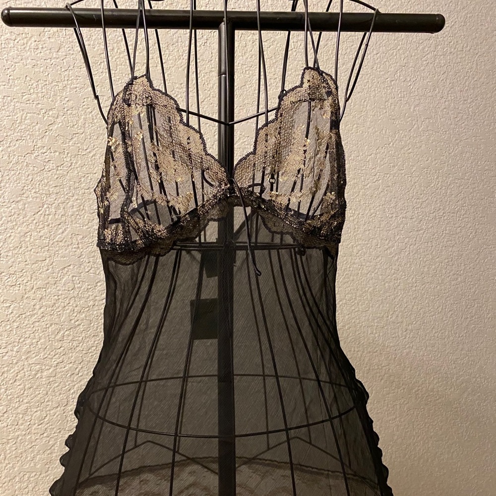 Elegant chemise